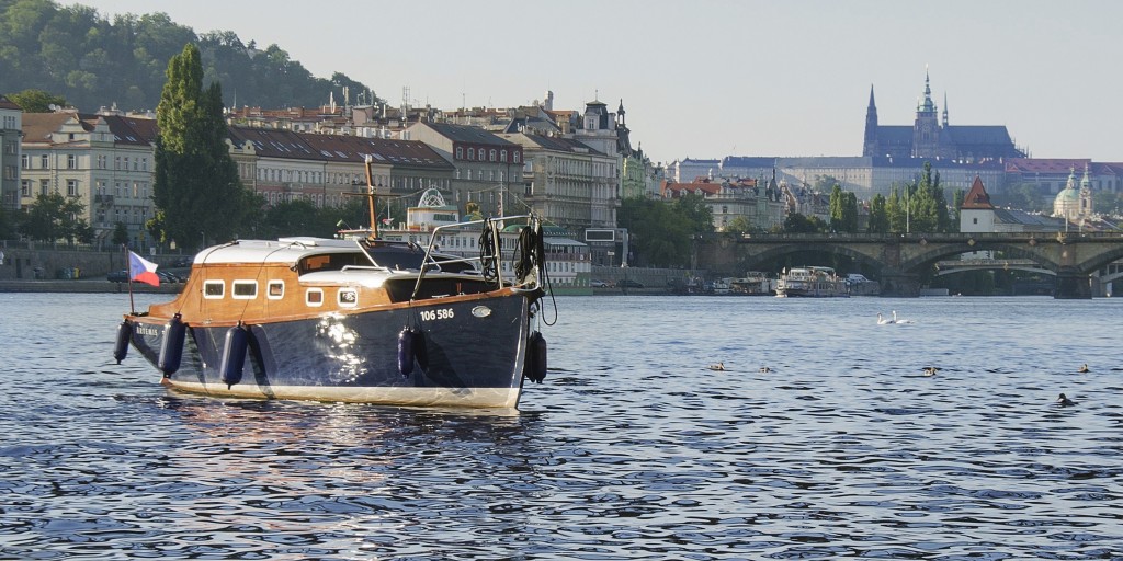 PRIVATE KREUZFAHRT AUF DER MOLDAU PRIVATE KREUZFAHRT AUF DER MOLDAU
