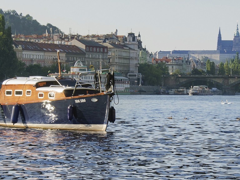 PRIVATE CRUISE ON THE VLTAVA RIVER PRIVATE CRUISE ON THE VLTAVA RIVER